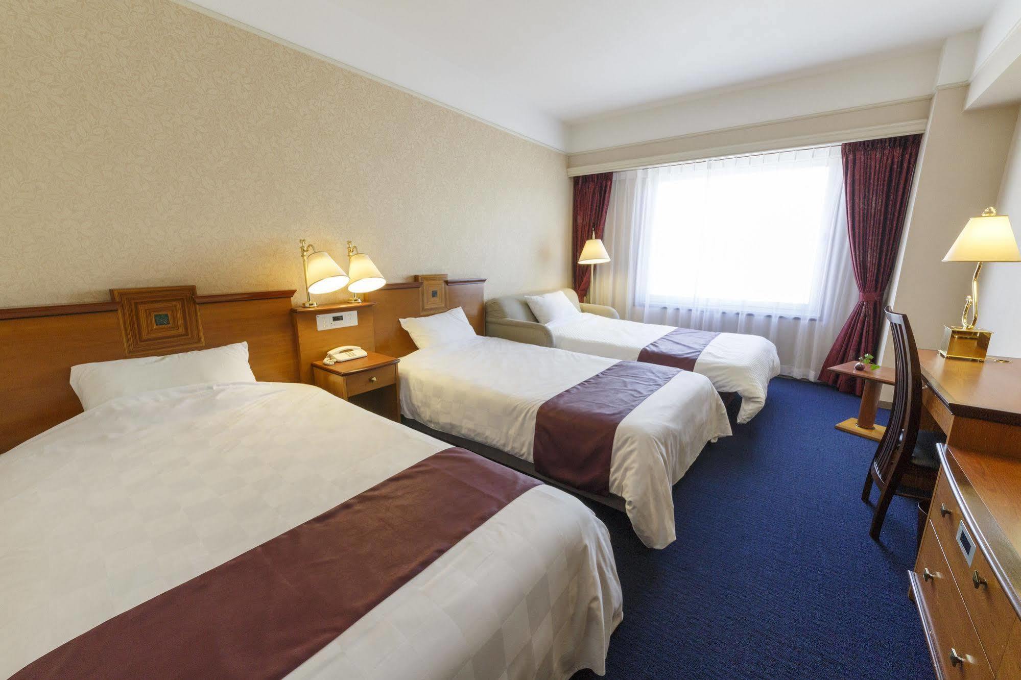 Court Hotel Курасікі Екстер'єр фото