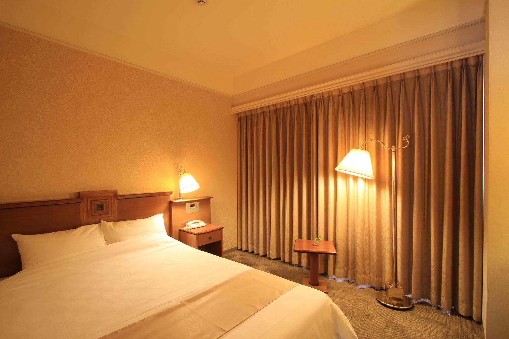Court Hotel Курасікі Екстер'єр фото